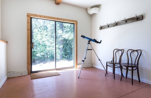 Nevada City Cabin | Modern Log Cabin on Cascade Canal, 5 minutes to Downtown Nevada City