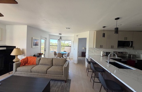Paradise Valley Village Condo | Modern luxury 2-bedroom condo in lovely Scottsdale with golf and mountains view