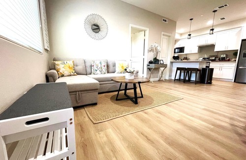 Midway City House | Modern Luxury - 4 bedroom - 14 guests - Disney +EV Charge