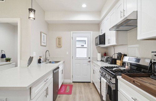 Midway City House | Modern Luxury - 4 bedroom - 14 guests - Disney +EV Charge