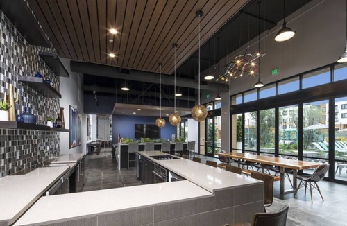 Menlo Park Condo | Modern Luxury Living in Menlo Park with Pool, Spa & Gym