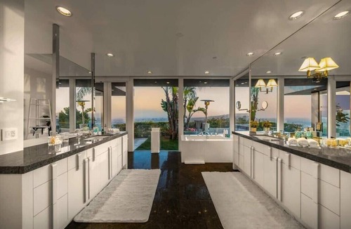 Trousdale Estates Villa | Modern Muse