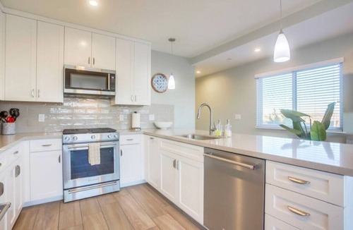 Mission Beach House | Modern Oceanview Penthouse 3Bed + Parking