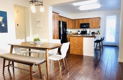 Raisin House | Modern Pet Friendly Fresno/Clovis Area-For Families & Professionals