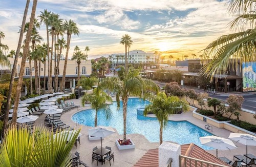 Downtown Resort | Modern Queen Comfort! 2 Units w/Fitness Center + Free Parking!