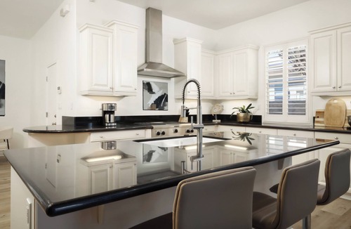Greenacres House | MODERN RETREAT Prime location, On golf course