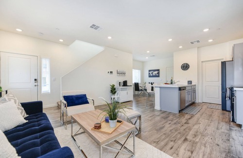 Roseville House | Modern Roseville Retreat Near Hospitals, Bosch, Oracle & Intel