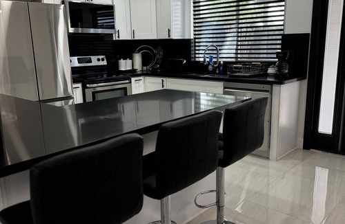 Spring Valley House | Modern Spacious 4-bedroom house with AC in quaint Spring Valley