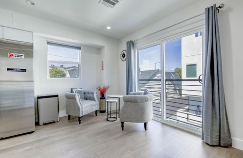 North Hollywood Apartment | Modern Townhouses in Studio City