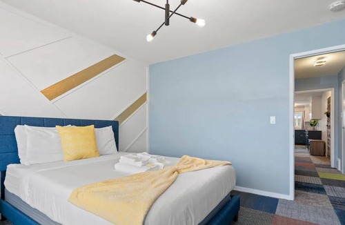 Downtown Apartment | Modern Trendy Spacious Homes SSFDowntown
