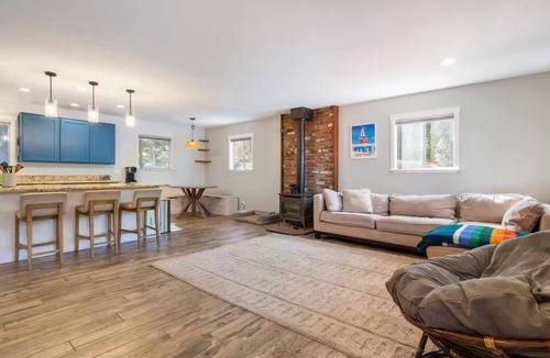Ponderosa Palisades House | Modern Truckee Escape Upper Level - Hot Tub and Dogs Welcome
