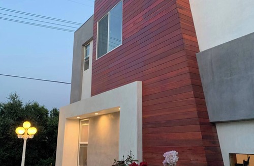 Canoga Park Villa | Modern Villa in West Hills