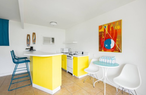 Desert Park Estates Hotel | Monkey Tree Hotel 5 by AvantStay | Stylish Hotel in Palm Springs w/Pool!