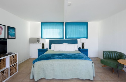 Desert Park Estates Hotel | Monkey Tree Hotel 14 by AvantStay | Stylish Hotel in Palm Springs w/Pool!