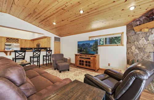 Truckee House | Monthly Lease - Beacon Lodge by Tahoe Getaways, Pet-Friendly 3BR in Tahoe Donner