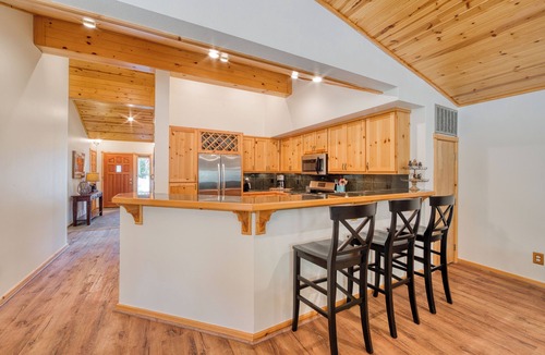 Truckee House | Monthly Lease - Beacon Lodge by Tahoe Getaways, Pet-Friendly 3BR in Tahoe Donner