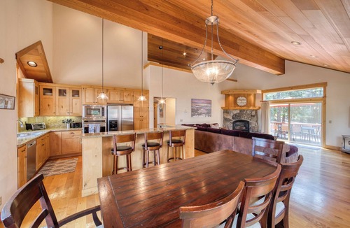 Truckee House | Monthly Lease - Merry Muhlebach by Tahoe Getaways- 4 BR in Tahoe Donner w Hot Tub