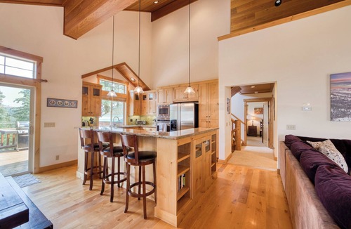 Truckee House | Monthly Lease - Merry Muhlebach by Tahoe Getaways- 4 BR in Tahoe Donner w Hot Tub