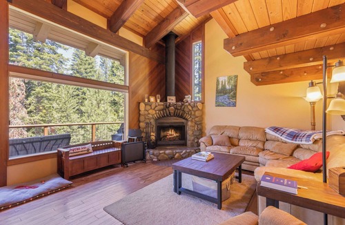 Alpine Meadows House | Monthly Lease - Pine Trail at Alpine Meadows - Pet Friendly w Hot Tub at Alpine Meadows