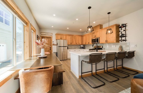 Truckee House | Monthly Lease - Porchlight Retreat by Tahoe Getaways, 3BR Dog Friendly in Truckee