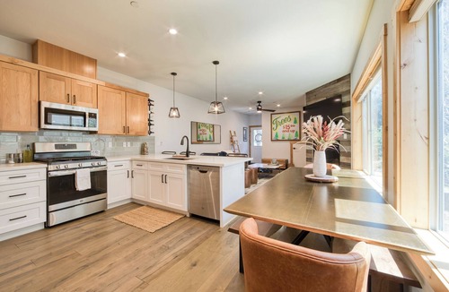 Truckee House | Monthly Lease - Porchlight Retreat by Tahoe Getaways, 3BR Dog Friendly in Truckee