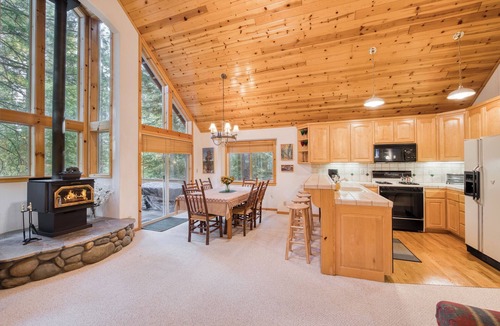 Truckee House | Monthly Lease - Rosepine Retreat by Tahoe Getaways- 3BR at Tahoe Donner