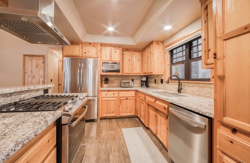 Truckee House | Monthly Lease - Sweet Retreat at Tahoe Donner by Tahoe GetawaysPet Friendly w/HOA