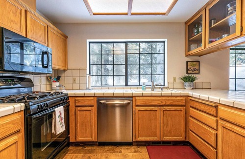 Truckee House | Monthly Lease - Whitetail Trail by Tahoe Getaways - Pet Friendly 2BR