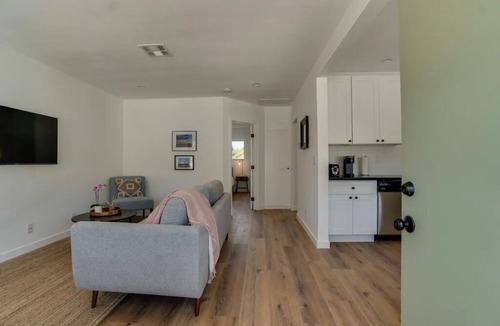 North Central Apartment | Monthly Rental Near the Rose Bowl. Remodeled 2020!