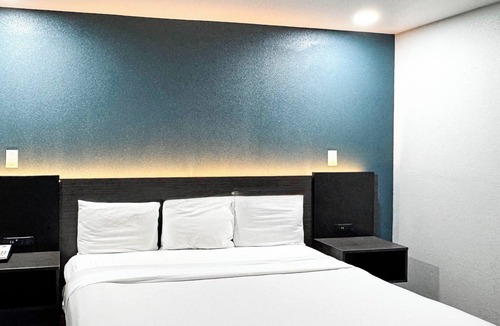 Barstow Hotel | Motel 6 Barstow, CA - Mojave Desert Stop - I-15