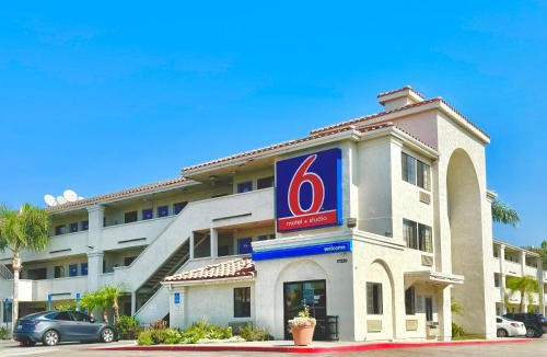 Bellflower Hotel | Motel 6-Bellflower, CA - Los Angeles