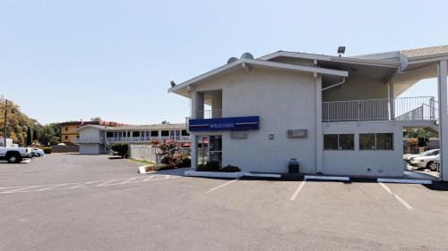 Chico Hotel | Motel 6-Chico, CA