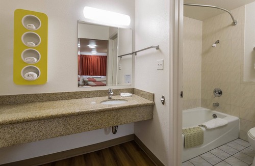 Concord Hotel | Motel 6 Concord, CA