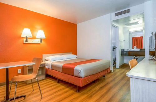 Corona Hotel | Motel 6 Corona, CA
