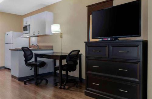 Sacramento Hotel | Motel 6 Extended Stay Sacramento Arden Way California
