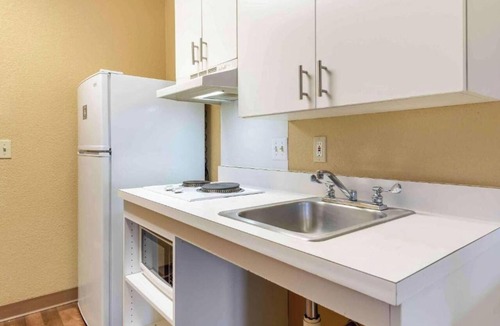 Sacramento Hotel | Motel 6 Extended Stay Sacramento Arden Way CA