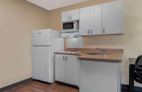 Sacramento Hotel | Motel 6 Extended Stay Sacramento Arden Way CA