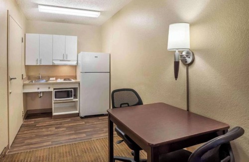 Sacramento Hotel | Motel 6 Extended Stay Sacramento Arden Way CA