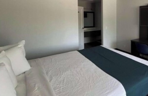 Lake Elsinore Hotel | Motel 6 Lake Elsinore, CA