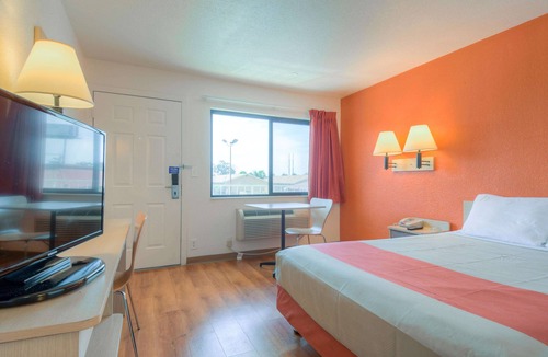 San Ysidro Hotel | Motel 6 San Ysidro, CA - San Diego - Border