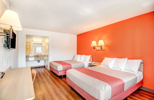 Stockton Hotel | Motel 6 Stockton, CA - North