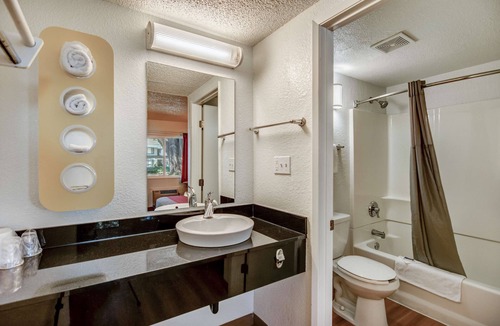 Stockton Hotel | Motel 6 Stockton, CA - North