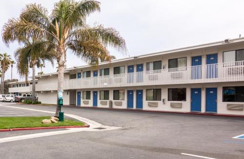 Pierpont Bay Hotel | Motel 6-Ventura, CA - Beach