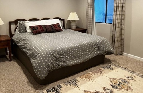 Kingvale Ski Chalet | Mountain chalet minutes away from the slopes!