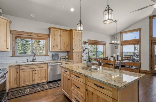 Truckee House | Mountain Getaway | 3 King Beds, AC & Clubhouse Access | 3-min walk to Trails