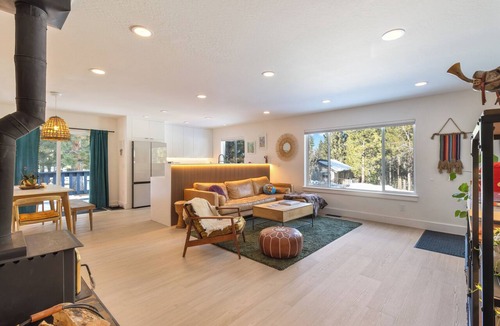 Truckee House | Mountain Modern Retreat with Saltwater Hot tub and Cedar Sauna