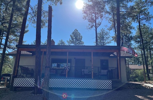 Oak Knoll Village House | Mountain retreat with close proximity to lake and town square