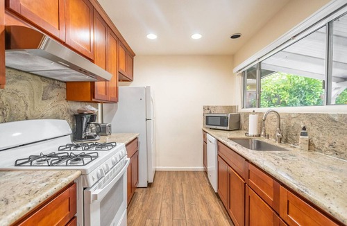 Mountain View House | Mountain View 4BR w/Backyard, near Retail & Green Spaces, by Blueground
