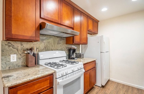 Mountain View House | Mountain View 4BR w/Backyard, near Retail & Green Spaces, by Blueground
