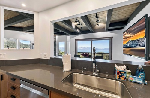 Tahoe Village House | MV55 Lakeview townhome on the Ridge with Hot tub